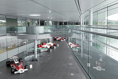 McLaren начала распродавать часть коллекции исторических машин. Содержать их стало слишком накладно