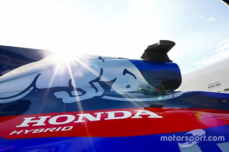 A Honda logo on the bodywork of a Toro Rosso