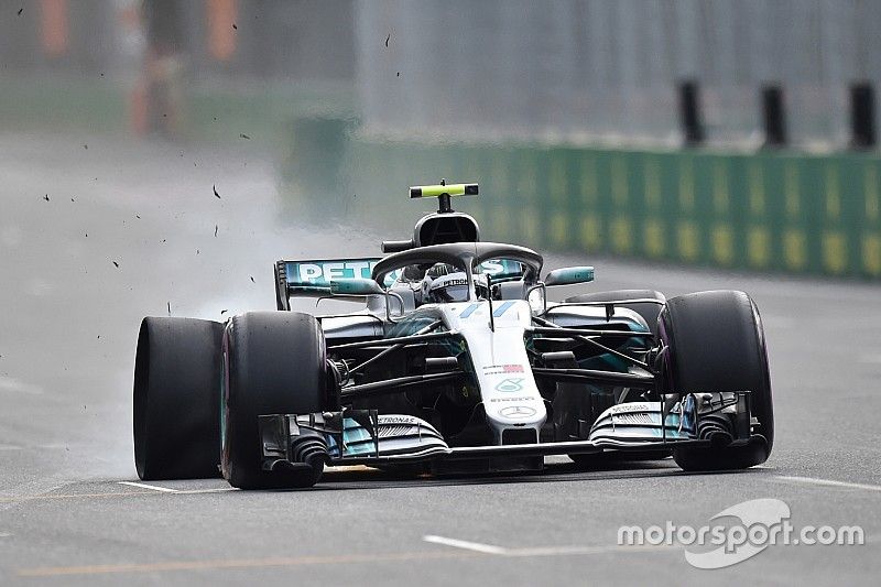 Valtteri Bottas, Mercedes-AMG F1 W09 EQ Power+ lastik patlatıyor