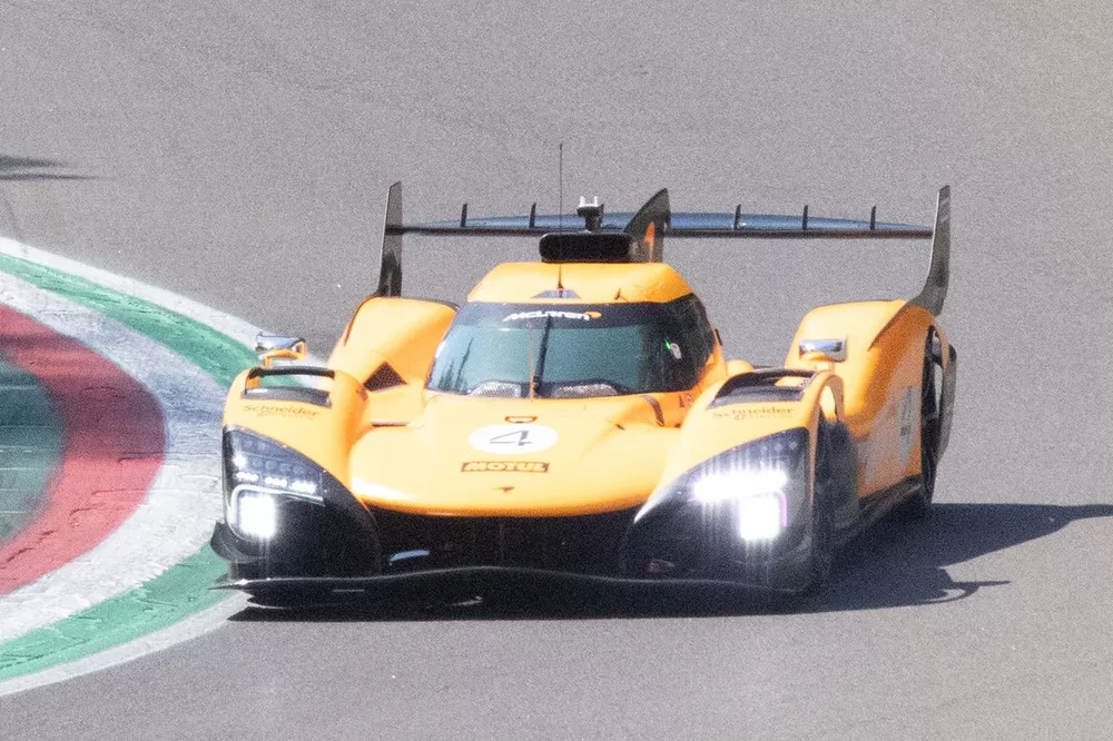 La McLaren MCL-HY a Imola 