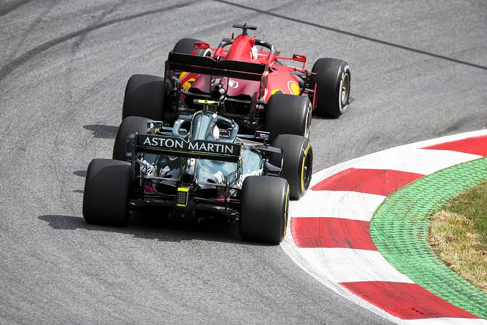 Charles Leclerc, Ferrari SF21, Sebastian Vettel, Aston Martin AMR21