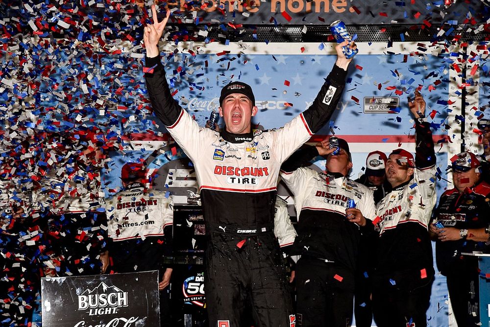 El ganador Austin Cindric, Team Penske, Ford Mustang