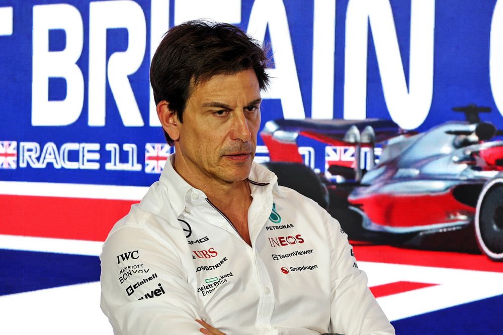 Toto Wolff, diretor de equipe e CEO da Mercedes-AMG, na coletiva de imprensa dos diretores de equipe