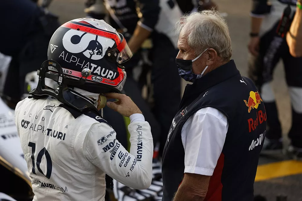 Pierre Gasly, AlphaTauri, et Helmut Marko, Consultant, Red Bull Racing