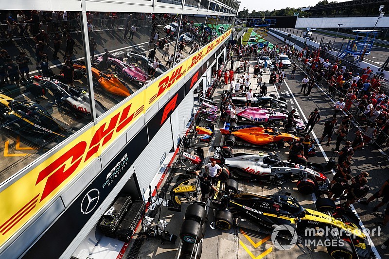 Magnussen: Renault ile savaş son yarışa kadar sürecek