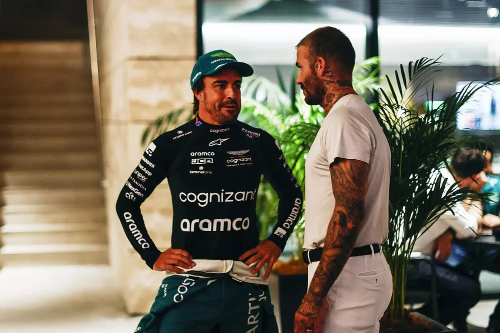 Fernando Alonso, Aston Martin F1 Team, con David Beckham