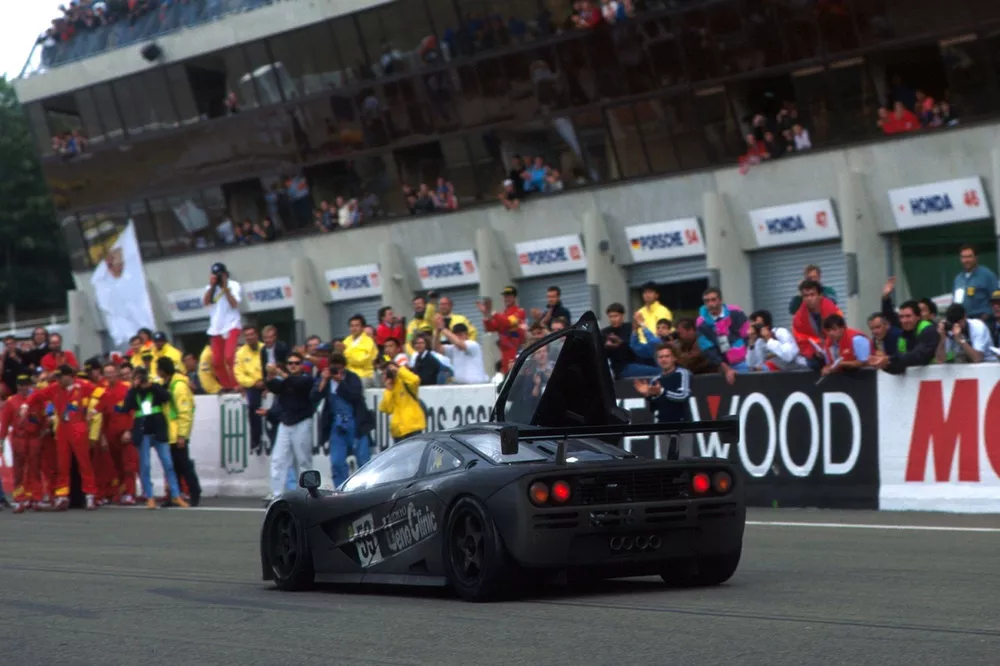 #59 Kokusai Kaihatsu Racing McLaren F1 GTR: Yannick Dalmas