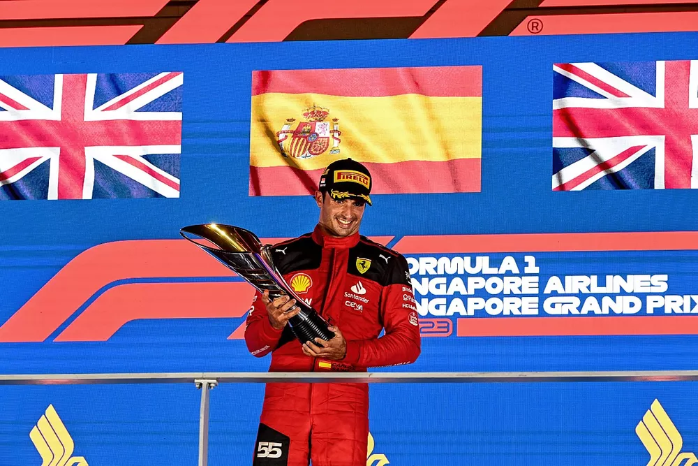 Podio: ganador Carlos Sainz, Scuderia Ferrari