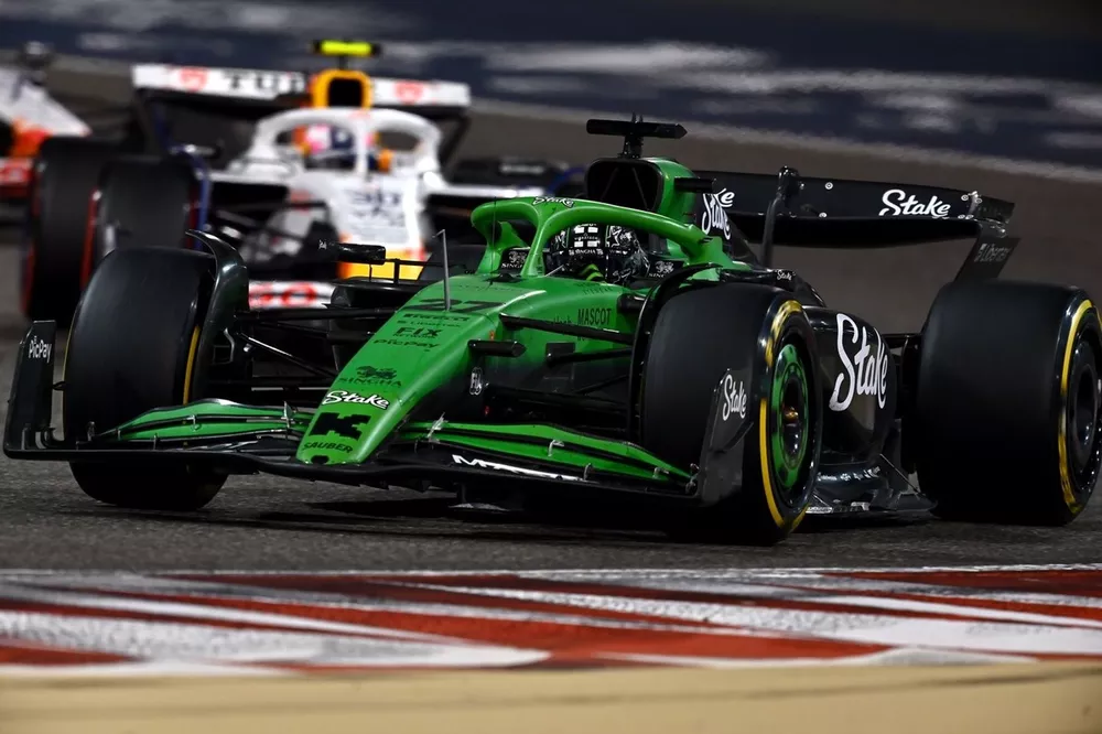 Nico Hulkenberg, Sauber, Liam Lawson, Racing Bulls Team