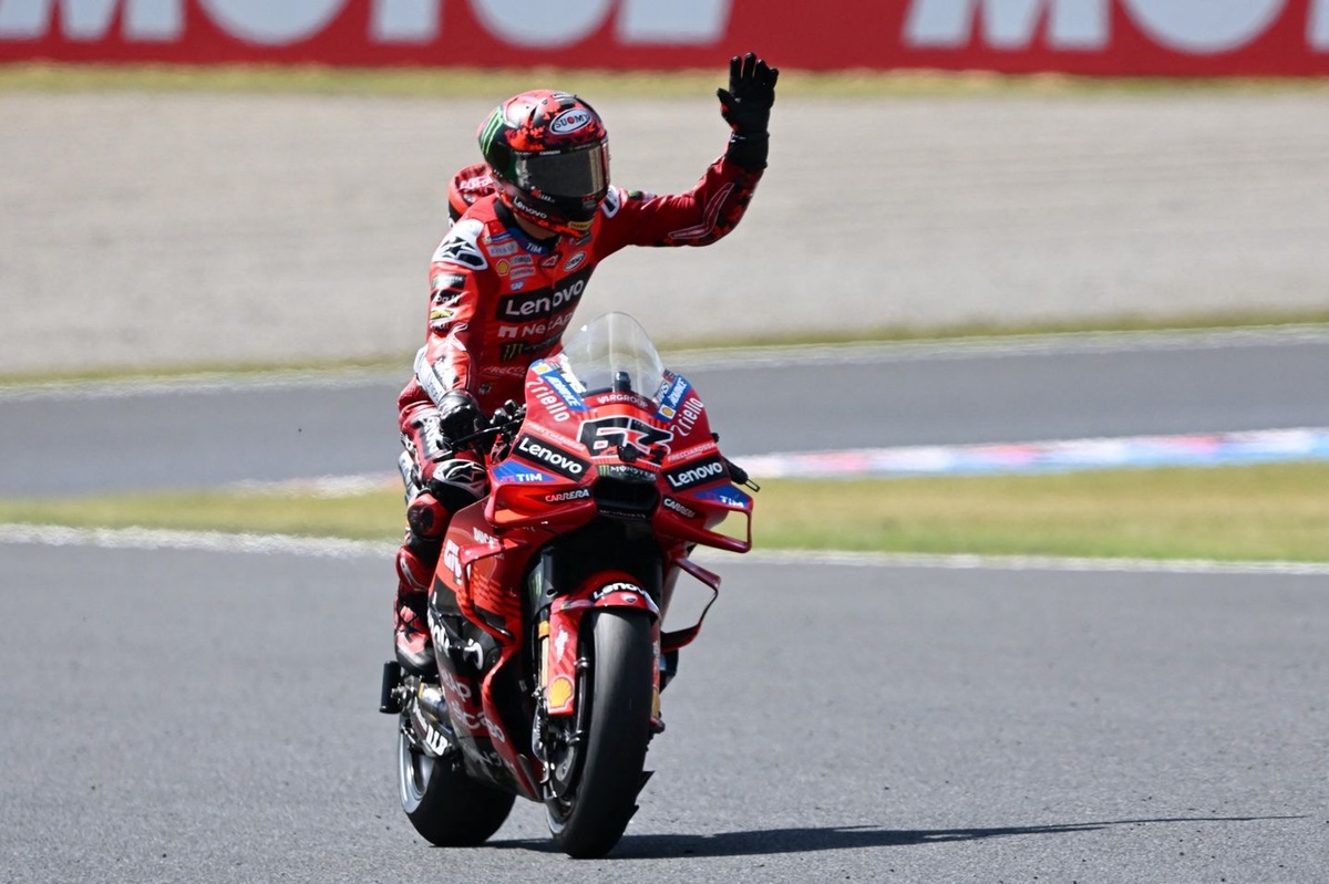MotoGP: Bagnaia lidera dobradinha da Ducati e vence sprint no Japão