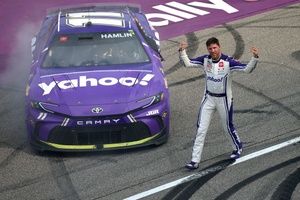 Nascar Cup: Hamlin logra una dramática victoria en Michigan