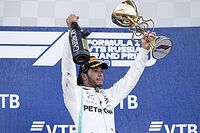 Ferrari se atrapalha, Hamilton aproveita estratégia e vence GP da Rússia de F1