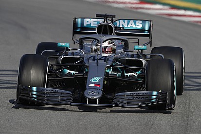 Hamilton kurang sreg dengan ban F1 2019