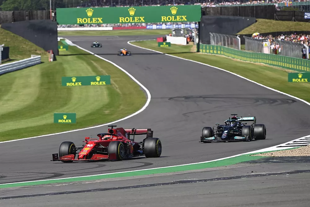 Charles Leclerc, Ferrari SF21, Lewis Hamilton, Mercedes W12