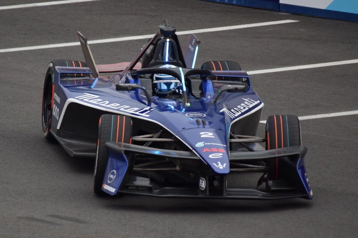 バンドーン、展開味方に見事な独走優勝！ マセラティが日産下す