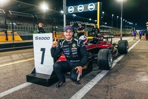 Joey Mawson tranca perfil em rede social após ser acusado de abuso sexual contra enfermeira de Schumacher
