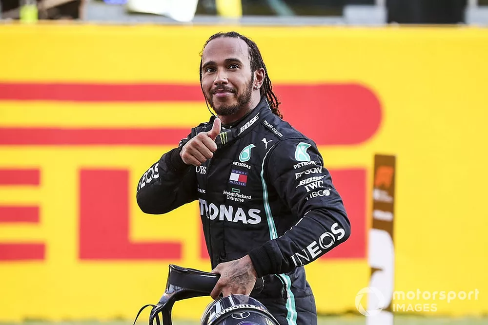 Ganador de la carrera Lewis Hamilton, Mercedes