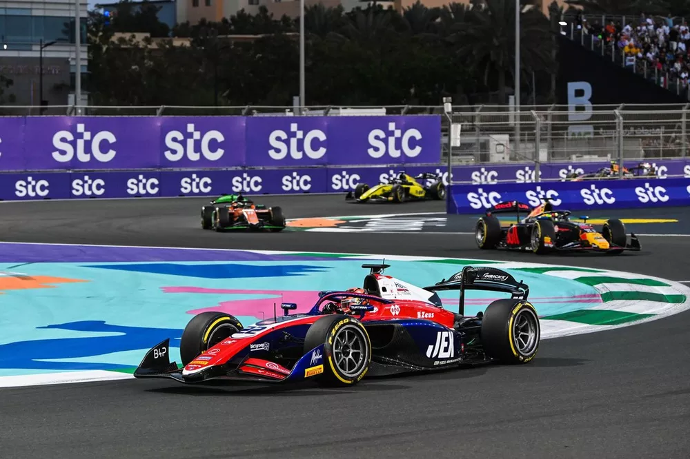 Richard Verschoor, Trident devant Isack Hadjar, Campos Racing