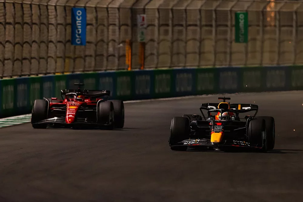 Max Verstappen, Red Bull Racing RB18, Charles Leclerc, Ferrari F1-75
