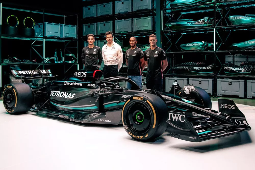 Lewis Hamilton, George Russell, Mick Schumacher, Mercedes Reserve Driver, Toto Wolff, Mercedes F1 Team Team Principal and CEO, Mercedes W14