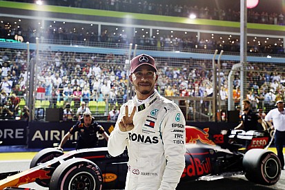 Fotogallery: Lewis Hamilton brilla nelle Qualifiche del GP di Singapore
