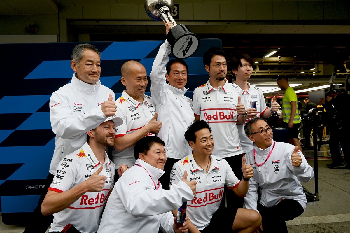 やった！ ホンダ・レーシング社長、F1日本GPフェルスタッペン完勝を