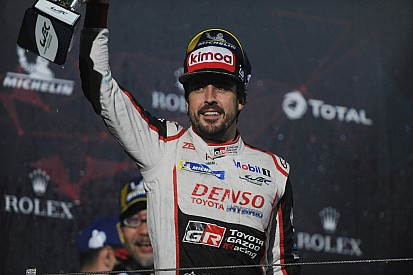Jordan Taylor hace "entrevista" de trabajo a Fernando Alonso