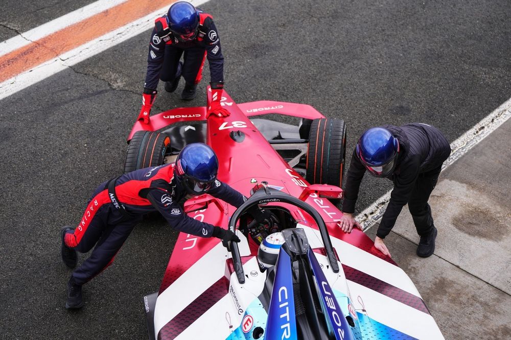 Mec&aacute;nicos de Citro&euml;n Racing