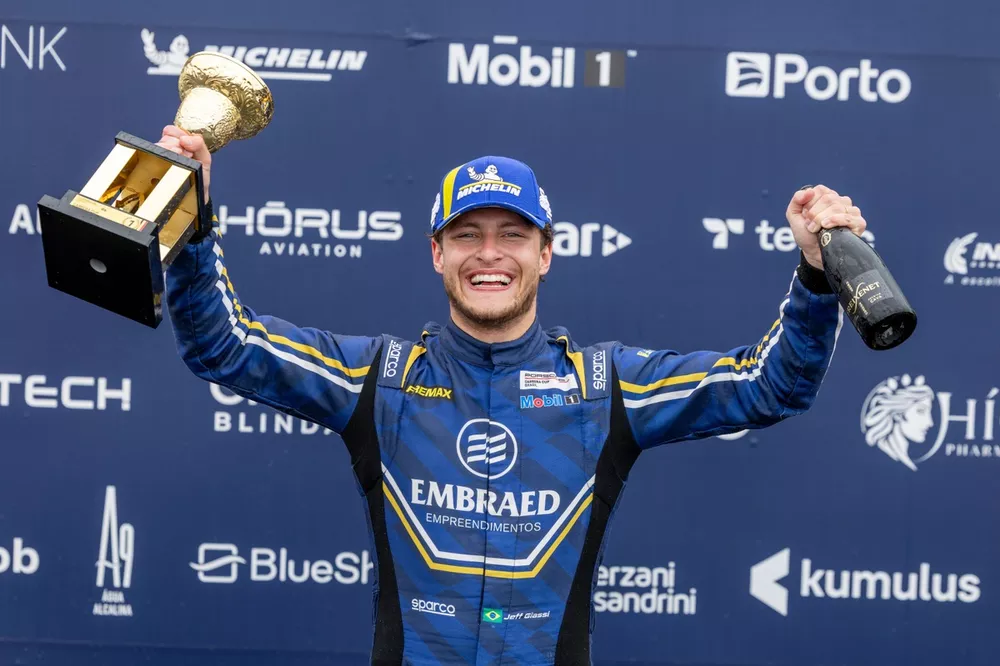 Jeff Giassi sai de Le Mans na lideran&ccedil;a 