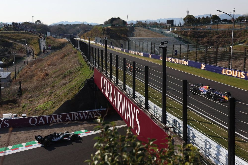 Max Verstappen, Red Bull Racing, George Russell, Mercedes