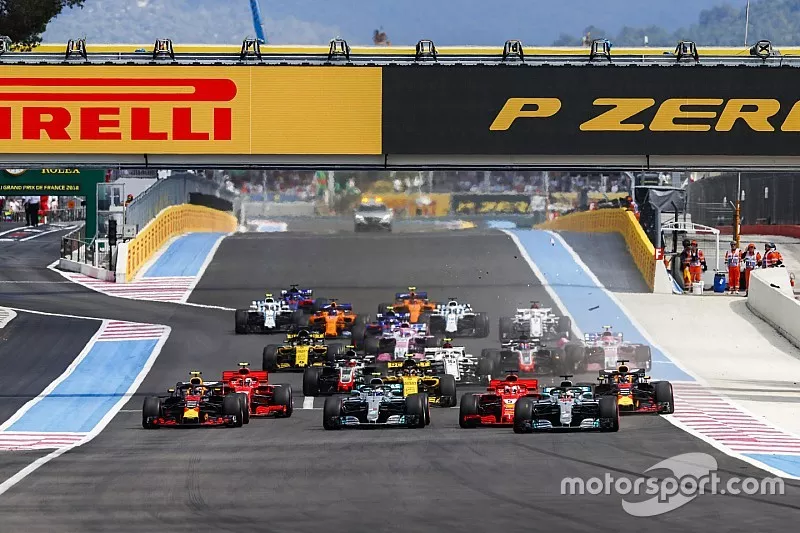 لويس هاميلتون، مرسيدس وفالتيري بوتاس، مرسيدس وسيباستيان فيتيل، فيراري وماكس فيرشتابن، ريد بُل ريسينغ ودانيال ريكاردو، ريد بُل ريسينغ وكيمي رايكونن، فيراري وكارلوس ساينز الإبن، رينو