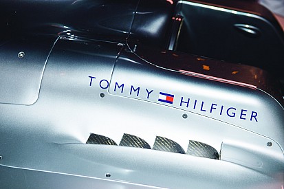 Catwalk statt Formel-1-Cockpit: Lewis Hamiltons irres Fashion-Programm