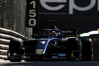 Artem Markelov conquista una folle Feature Race a Monaco
