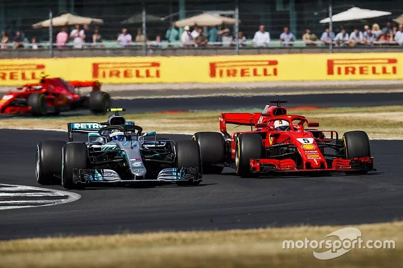 Valtteri Bottas, Mercedes AMG F1 W09, Sebastian Vettel, Ferrari SF71H
