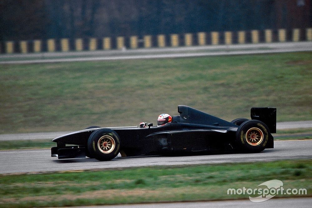 Michael Schumacher, por primera vez en las pruebas del nuevo Ferrari F300