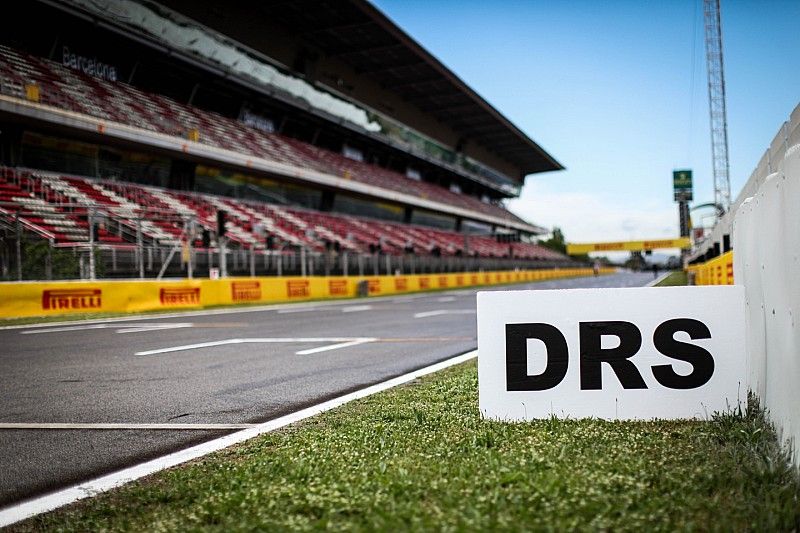 Se&ntilde;al de DRS y vista de pista