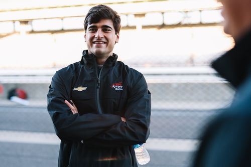 Caio Collet acelera carro da Indy em oval pela primeira vez em Nashville