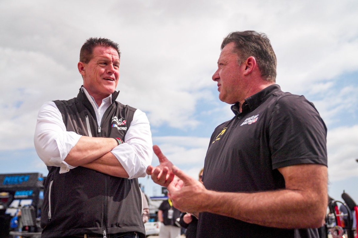 Tony Stewart returns to NASCAR in rare media form 
