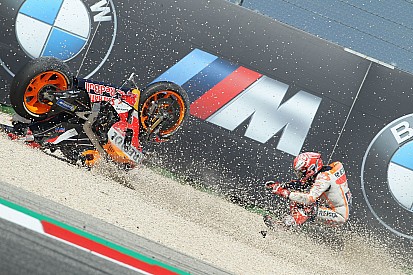 Marquez, kazadan sonra gözüne kaçan taşla piste çıkmış
