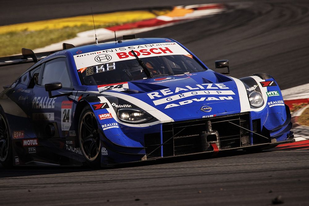 悔しくてしょうがない……24号車リアライズの平手、3番手走行中にGT300と