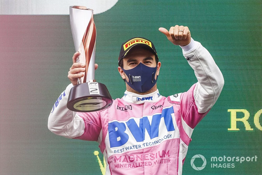 Le deuxi&egrave;me Sergio Perez, Racing Point, avec son troph&eacute;e
