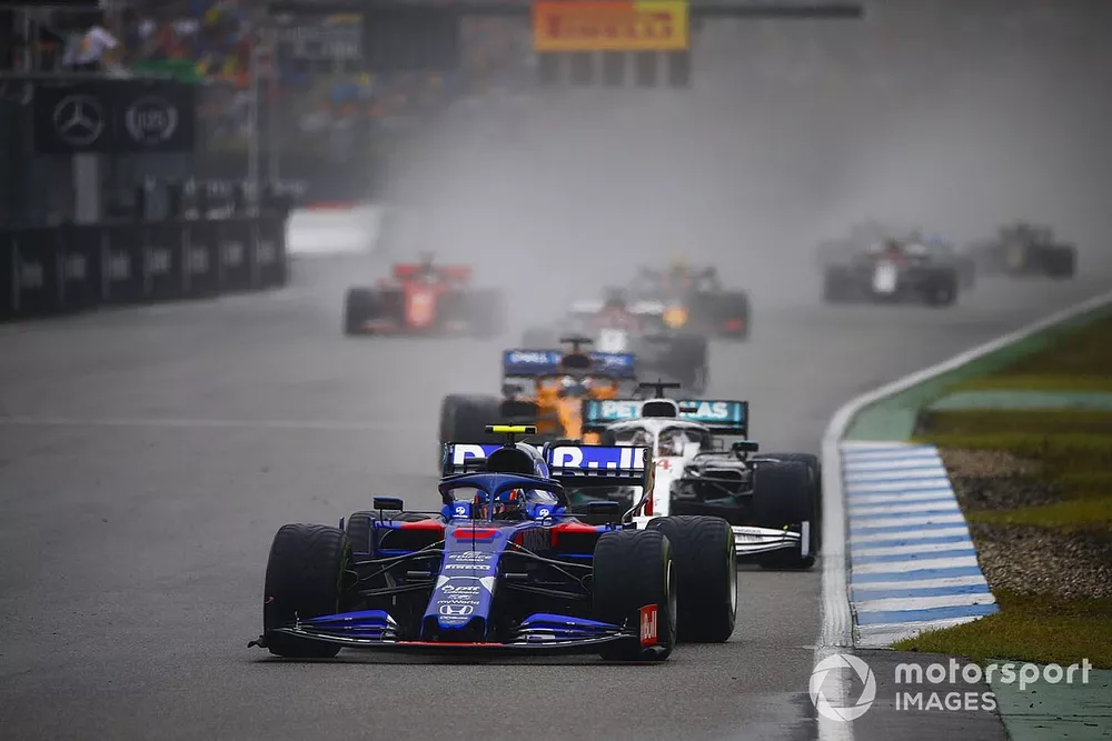 Alexander Albon, Toro Rosso STR14, leads Lewis Hamilton, Mercedes AMG F1 W10, and Carlos Sainz Jr., McLaren MCL34