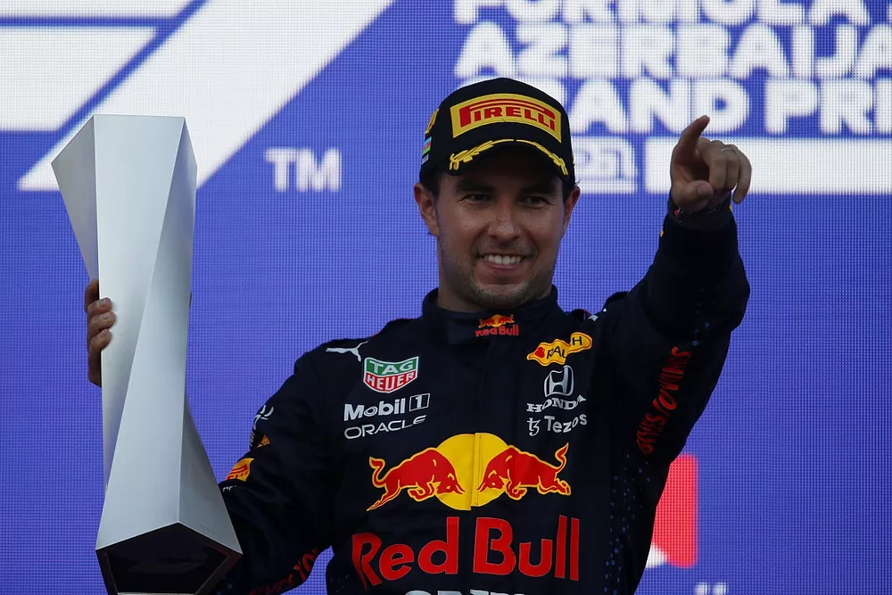 Podio: ganador de la carrera Sergio Pérez, Red Bull Racing