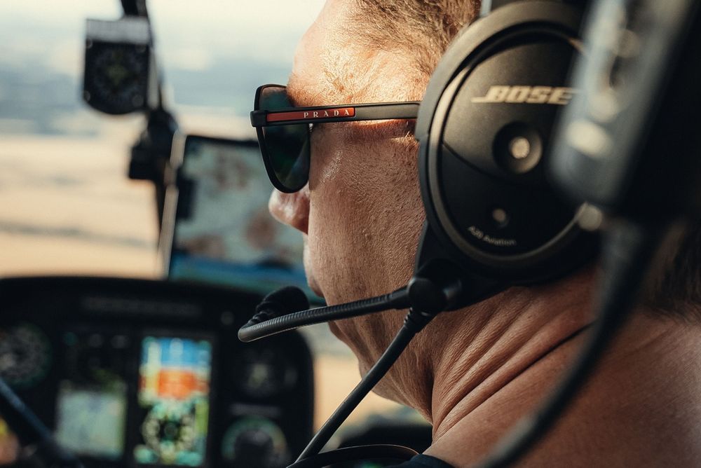 James Vowles, Williams, flies a Robinson helicopter
