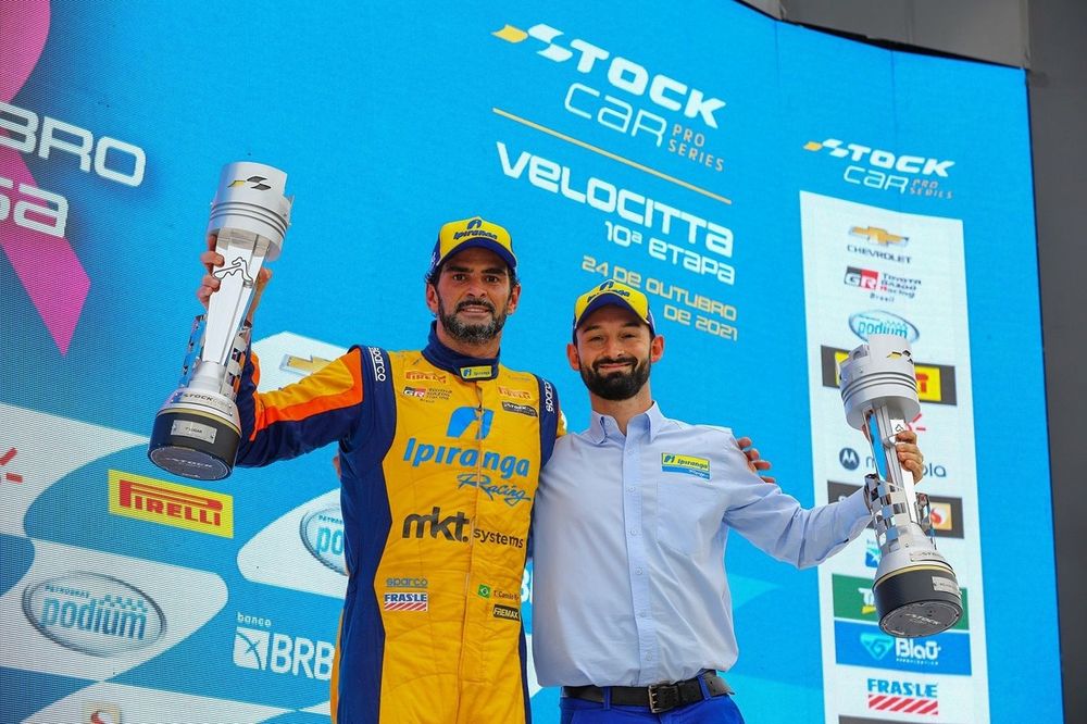 Thiago Camilo e Guiga Gonçalves no pódio da terceira vitória de Thiago Camilo no Velocitta, em 2021
(Carsten Horst/Hyset)