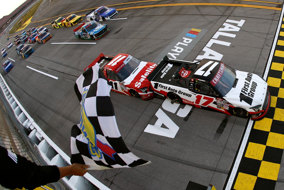 Gio Ruggiero conquista 1ª vitória na NASCAR Truck em Talladega Gio Ruggiero conquista 1ª vitória na NASCAR Truck em Talladega