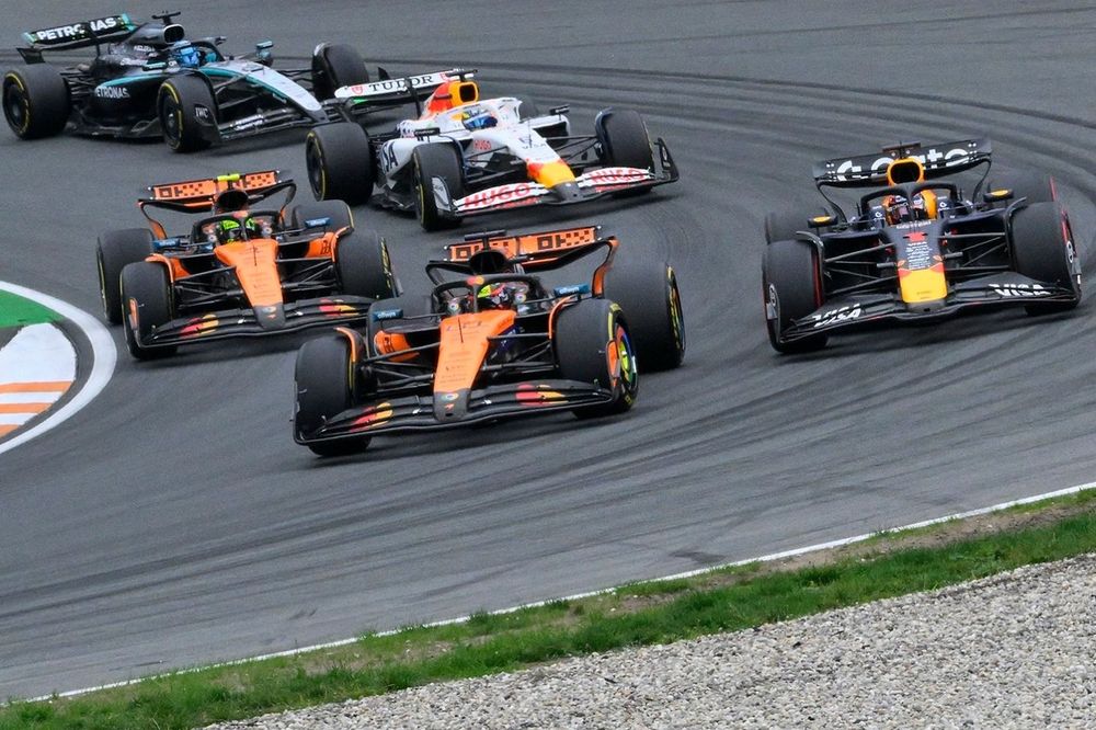 Lando Norris, McLaren, Oscar Piastri, McLaren, Max Verstappen, Red Bull Racing