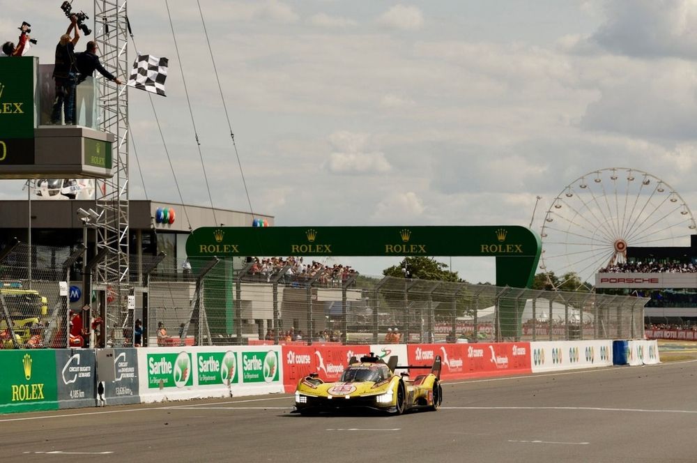 #83 AF Corse Ferrari 499P: Robert Kubica, Yifei Ye, Philip Hanson