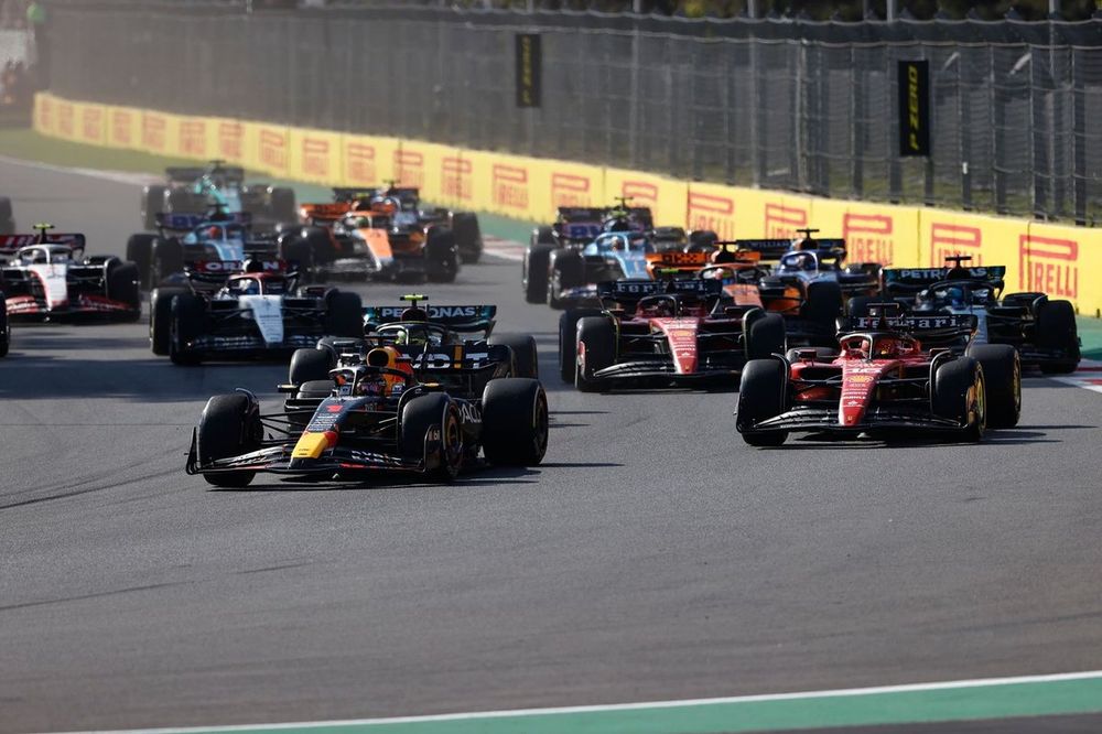 Max Verstappen, Red Bull Racing RB19, the field