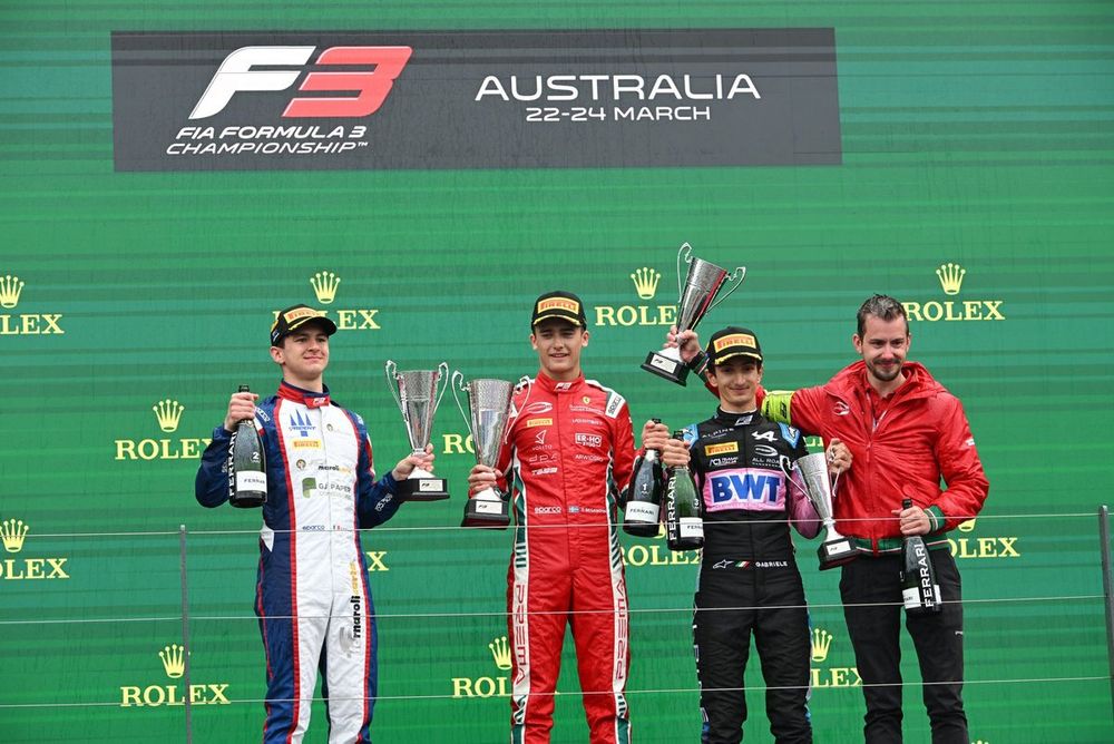 Podio: segundo Leonardo Fornaroli, Trident, ganador Dino Beganovic, Prema Racing, y tercero Gabriele Mini, Prema Racing